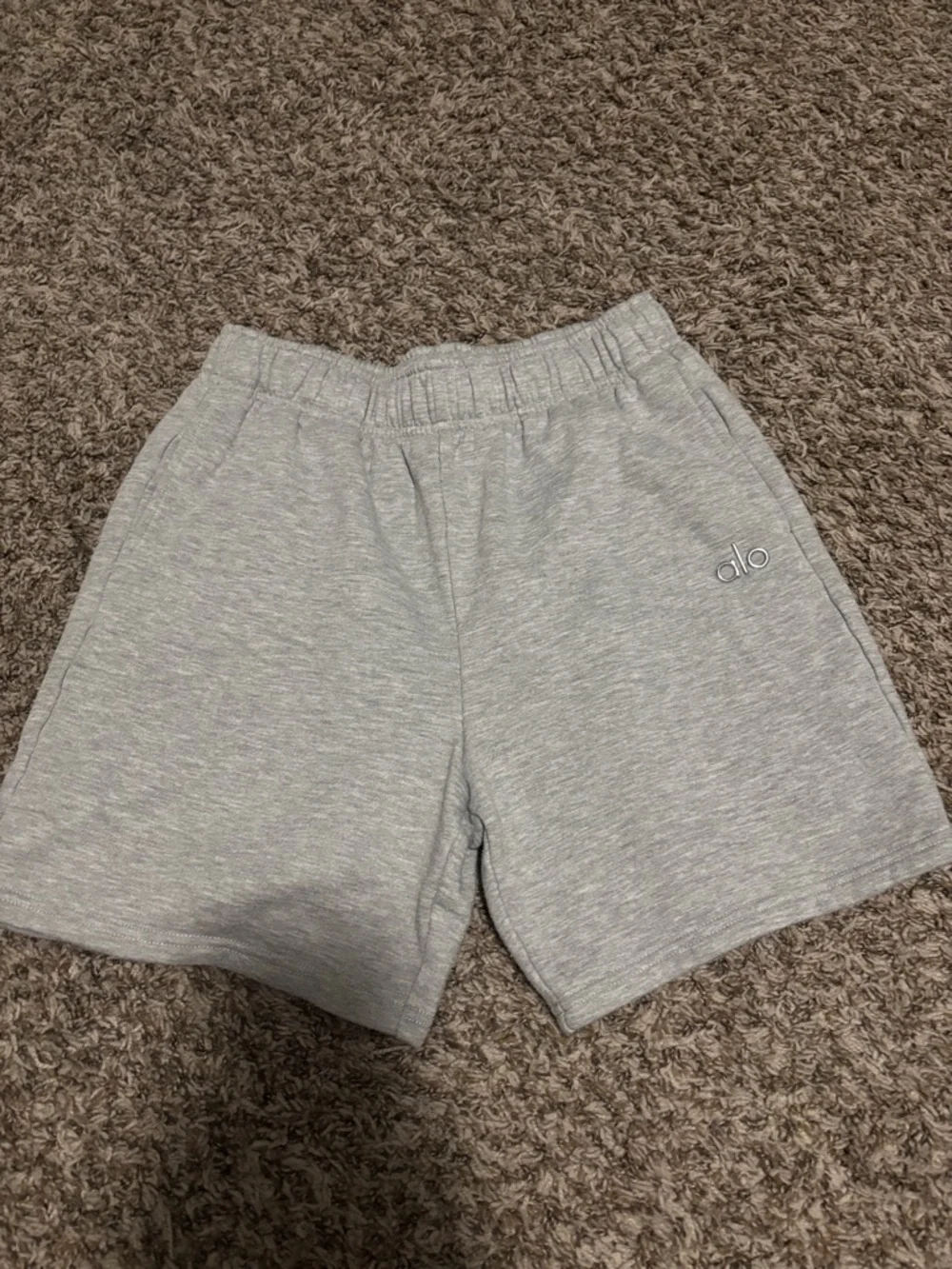 ALO Yoga Gray Heather Sweat Shorts - Picture 1 of 3